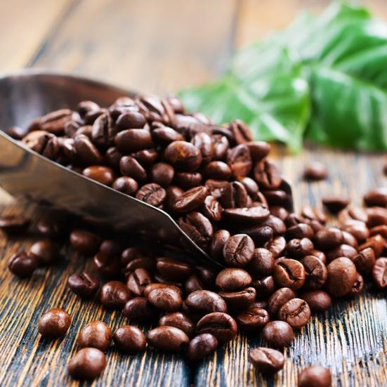 Kaffeskovl med kaffebønder