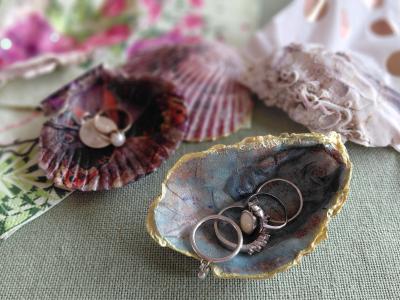 smykkeskåle med fingerringe i lavet af strandskaller med decoupage
