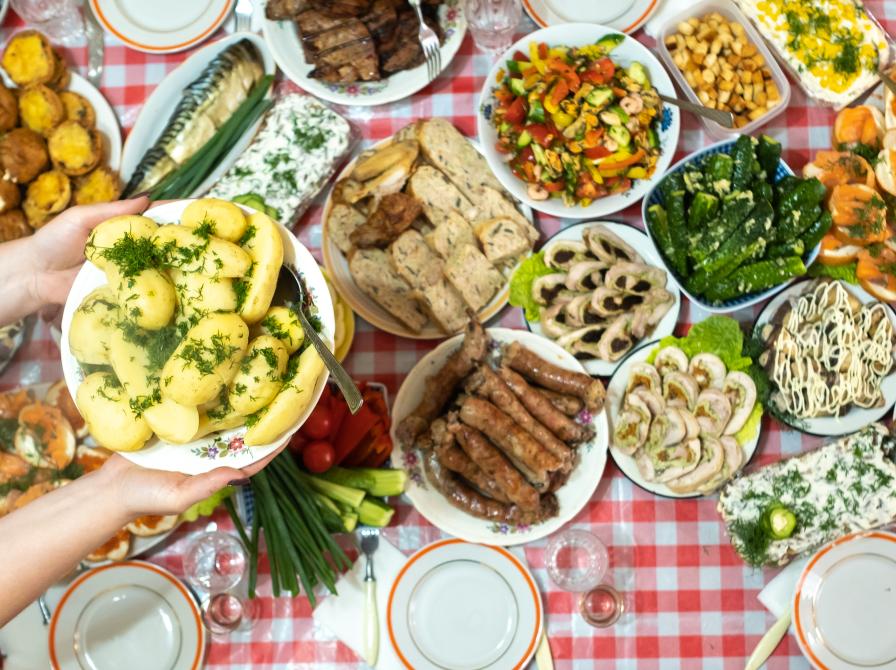 Fællesspisning (foto: Colourbox)