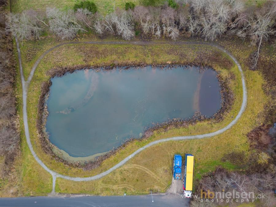 Dronefoto af sø